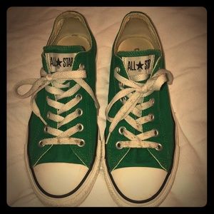 Kelly green chuck Taylor’s. Women’s 8
